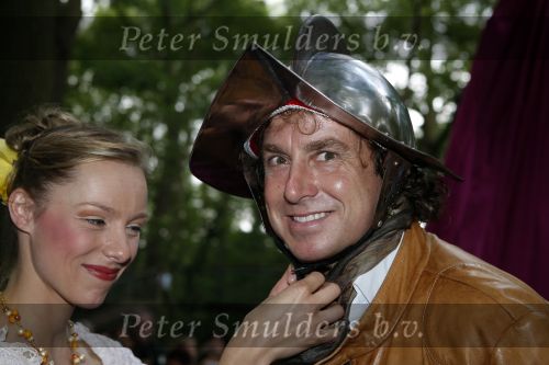 Drunen 22 augustus 2007
Marc Borsato wordt tot Baron van het Land v ooit geslagen. Marc op paard.