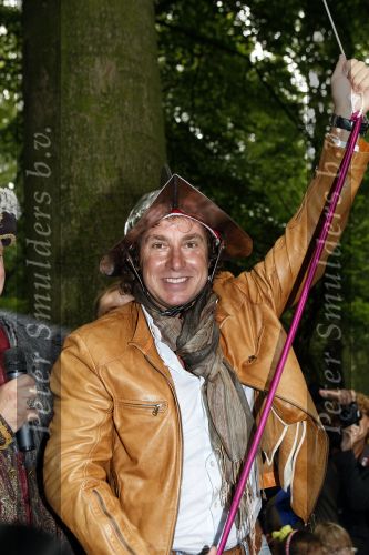 Drunen 22 augustus 2007
Marc Borsato wordt tot Baron van het Land v ooit geslagen. Marc op paard.
