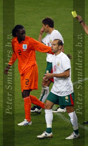 Amsterdam 8 september 2007
kwalificatieduel voor EK tussen Nederland en Bulgarije in de amsterdam arena. Nederland wint met 2-0. Mario Melchiot krijgt gele kaart