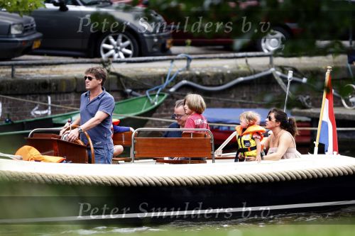Amsterdam 11 augustus 2007
Martijn Krabbe en Amanda gaan varen met hun kinderen Bickel Michelle en Yasmijn.