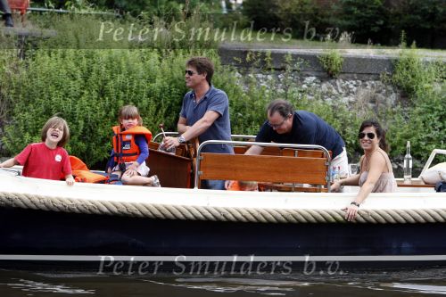 Amsterdam 11 augustus 2007
Martijn Krabbe en Amanda gaan varen met hun kinderen Bickel Michelle en Yasmijn.