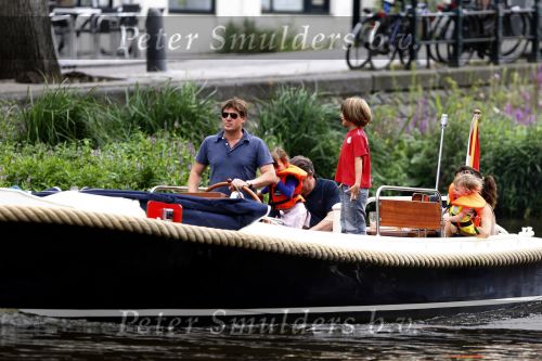 Amsterdam 11 augustus 2007
Martijn Krabbe en Amanda gaan varen met hun kinderen Bickel Michelle en Yasmijn.