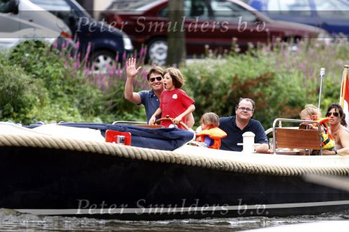 Amsterdam 11 augustus 2007
Martijn Krabbe en Amanda gaan varen met hun kinderen Bickel Michelle en Yasmijn.
