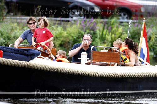 Amsterdam 11 augustus 2007
Martijn Krabbe en Amanda gaan varen met hun kinderen Bickel Michelle en Yasmijn.