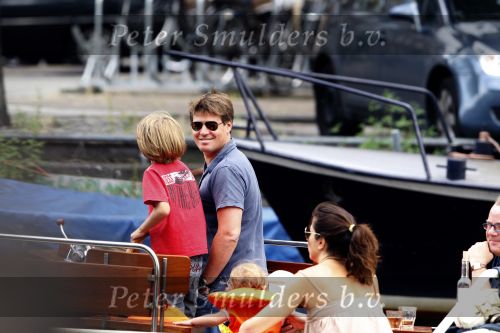 Amsterdam 11 augustus 2007
Martijn Krabbe en Amanda gaan varen met hun kinderen Bickel Michelle en Yasmijn.
