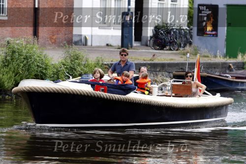 Amsterdam 11 augustus 2007
Martijn Krabbe en Amanda gaan varen met hun kinderen Bickel Michelle en Yasmijn.
