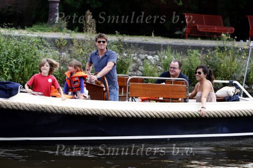 Amsterdam 11 augustus 2007
Martijn Krabbe en Amanda gaan varen met hun kinderen Bickel Michelle en Yasmijn.