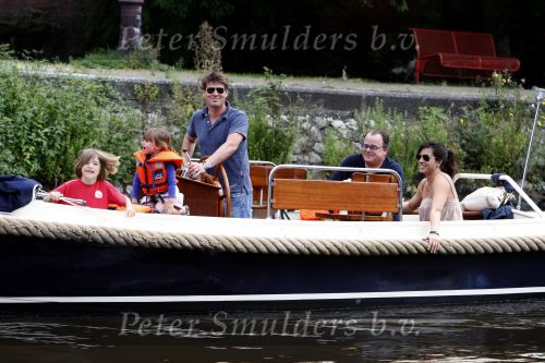 Amsterdam 11 augustus 2007
Martijn Krabbe en Amanda gaan varen met hun kinderen Bickel Michelle en Yasmijn.