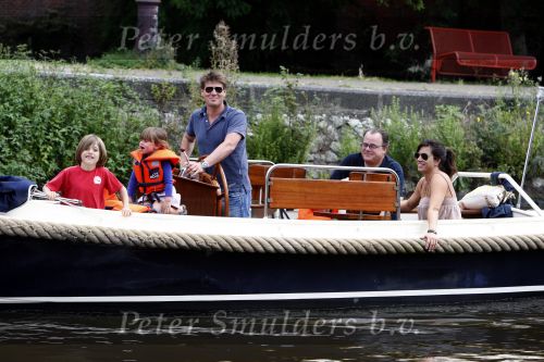 Amsterdam 11 augustus 2007
Martijn Krabbe en Amanda gaan varen met hun kinderen Bickel Michelle en Yasmijn.
