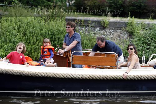 Amsterdam 11 augustus 2007
Martijn Krabbe en Amanda gaan varen met hun kinderen Bickel Michelle en Yasmijn.