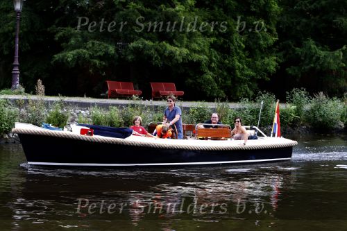 Amsterdam 11 augustus 2007
Martijn Krabbe en Amanda gaan varen met hun kinderen Bickel Michelle en Yasmijn.
