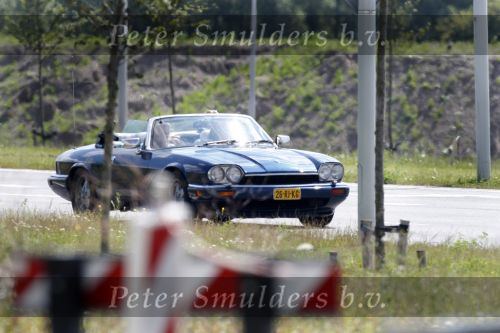 Amsterdam ijmuiden 11 augustus 2007
Mathijs v Nieuwkerk zijn dochter en vrouw gaan met de jaguar cabrio naar het strand in Ijmuiden.