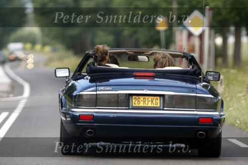Amsterdam ijmuiden 11 augustus 2007
Mathijs v Nieuwkerk zijn dochter en vrouw gaan met de jaguar cabrio naar het strand in Ijmuiden.