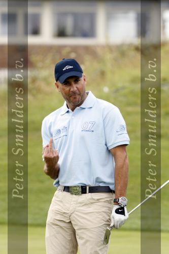 Zandvoort 18 augustus 2007
Charity golftournooi bij de KLM open op de kennemer golfclub. Mental Theo met middelvinger