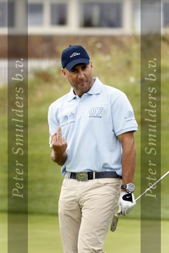 Zandvoort 18 augustus 2007
Charity golftournooi bij de KLM open op de kennemer golfclub. Mental Theo met middelvinger