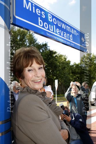 Hilversum 17 augustus 2007
Mies Bouwman bij de presentatie van haar boulevard samen met haar man Leen Timp.