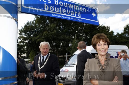 Hilversum 17 augustus 2007
Mies Bouwman bij de presentatie van haar boulevard samen met haar man Leen Timp.
