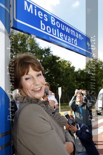 Hilversum 17 augustus 2007
Mies Bouwman bij de presentatie van haar boulevard samen met haar man Leen Timp.