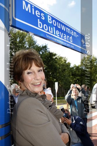 Hilversum 17 augustus 2007
Mies Bouwman bij de presentatie van haar boulevard samen met haar man Leen Timp.