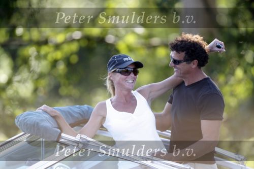 Vreeland 29 augustus 2007
Milika Peterzon met haar vriend Jurgen Smit aan het varen met de boot op de Vecht.