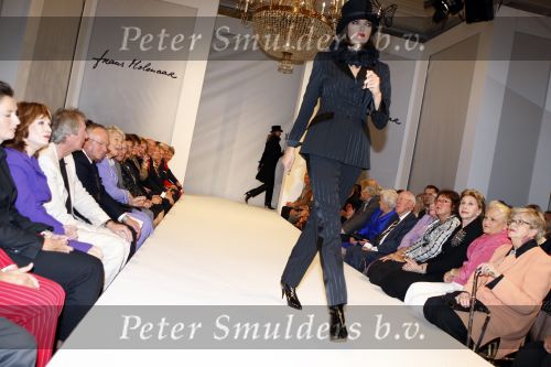 Amsterdam 9 september 2007
Modedshow Frans Molenaar in het Amstel Hotel met oa Kim Feenstra Micky Hoogendijk en Irene v d Laar.