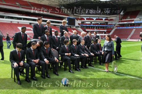Eindhoven, 28 Augustus 2007
De PSV Selektie Seizoen 2007/2008 met de jaarlijkse fotoshoot en ditmaal met de pakken van Oger Herenkleding uit Amsterdam met op de foto Gaby Hillary