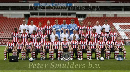 Eindhoven, 28 Augustus 2007
PSV Selektie, Seizoen 2007/2008
Bovenste rij v.l.n.r.: Ferd v Odenhoven, Joop Hiele, Mika Vayrynen, Jeroen v d Berk (standin voor Jan Kromkamp )Bas Roorda, Gomes, Cassio Ramos, Csaba Feher, Tommie v d Leegte, Mart v d Heuvel en Luc v Agt
Middelste rij v.l.n.r.: Alcides, Otman Bakkal, Jefferson Farfan,Edsion Mendez, Jan Wouters, Ronald Koeman, Tonny Bruins Slot, Ibrahim Afellay, Kenneth Perez, Jonathan Reis, Slobodan Rajkovic 
Onderste rij v.l.n.r.: Fagner, Ismail Aisssati, Carlos Salcido, Arouna Kone, John de Jong, Dank Lazovic, Timmy Simons, Manuel Da Costa, Eric Addo,Mike Zonneveld, Dirk Marcellis, Genero Zeefuik en Jason Culina