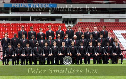 Eindhoven, 28 Augustus 2007
PSV Selektie, Seizoen 2007/2008
Bovenste rij v.l.n.r.: Ferd v Odenhoven, Joop Hiele, Mika Vayrynen, Bas Roorda, Gomes, Csaba Feher, Tommie v d Leegte, Mart v d Heuvel en Luc v Agt
Middelste rij v.l.n.r.: Medewerker Oger, Alcides Otman Bakkal, Jefferson Farfan,Jan Wouters, Ronald Koeman, Sander Lusink, Tonny Bruins Slot, Ibrahim Afellay, Kenneth Perez, Jonathan Reis, Slobodan Rajkovic en Gaby Hillary
Onderste rij v.l.n.r.: Fagner, Ismail Aisssati, Carlos Salcido, Arouna Kone, John de Jong, Dank Lazovic, Timmy Simons, Manuel Da Costa, Eric Addo,Mike Zonneveld, Dirk Marcellis, Genero Zeefuik en Jason Culina