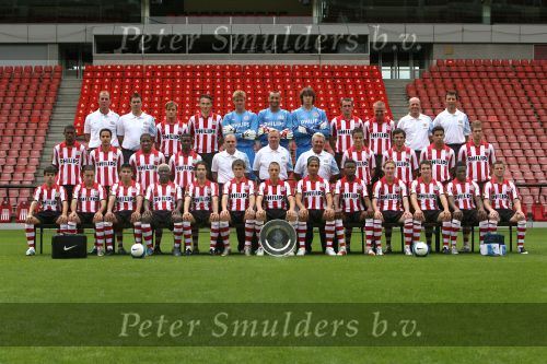 PSV Selektie, Seizoen 2007/2008
Eindhoven, 28 Augustus 2007
Bovenste rij v.l.n.r.: Ferd v Odenhoven, Joop Hiele, Mika Vayrynen, Jan Kromkamp, Bas Roorda, Gomes, Cassio Ramos, Csaba Feher, Tommie v d Leegte, Mart v d Heuvel en Luc v Agt
Middelste rij v.l.n.r.: Alcides, Otman Bakkal, Jefferson Farfan,Edsion Mendez, Jan Wouters, Ronald Koeman, Tonny Bruins Slot, Ibrahim Afellay, Kenneth Perez, Jonathan Reis, Slobodan Rajkovic 
Onderste rij v.l.n.r.: Fagner, Ismail Aisssati, Carlos Salcido, Arouna Kone, John de Jong, Dank Lazovic, Timmy Simons, Manuel Da Costa, Eric Addo,Mike Zonneveld, Dirk Marcellis, Genero Zeefuik en Jason Culina