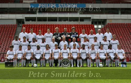 PSV Selektie, Seizoen 2007/2008
Eindhoven, 28 Augustus 2007
Bovenste rij v.l.n.r.: Ferd v Odenhoven, Joop Hiele, Mika Vayrynen, Jan Kromkamp, Bas Roorda, Gomes, Cassio Ramos, Csaba Feher, Tommie v d Leegte, Mart v d Heuvel en Luc v Agt
Middelste rij v.l.n.r.: Alcides, Otman Bakkal, Jefferson Farfan,Edsion Mendez, Jan Wouters, Ronald Koeman, Tonny Bruins Slot, Ibrahim Afellay, Kenneth Perez, Jonathan Reis, Slobodan Rajkovic 
Onderste rij v.l.n.r.: Fagner, Ismail Aisssati, Carlos Salcido, Arouna Kone, John de Jong, Dank Lazovic, Timmy Simons, Manuel Da Costa, Eric Addo,Mike Zonneveld, Dirk Marcellis, Genero Zeefuik en Jason Culina