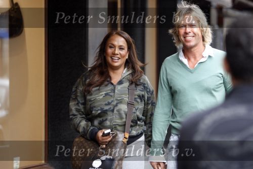 Amsterdam 1 september 2007
Patty Brard met haar verloofde Antoine op de pc hooftstraat in haar smart.