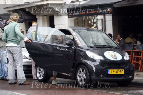 Amsterdam 1 september 2007
Patty Brard met haar verloofde Antoine op de pc hooftstraat in haar smart.