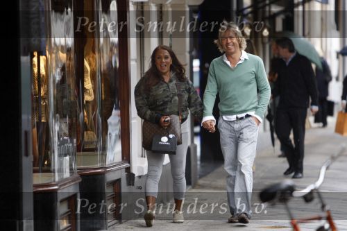 Amsterdam 1 september 2007
Patty Brard met haar verloofde Antoine op de pc hooftstraat in haar smart.