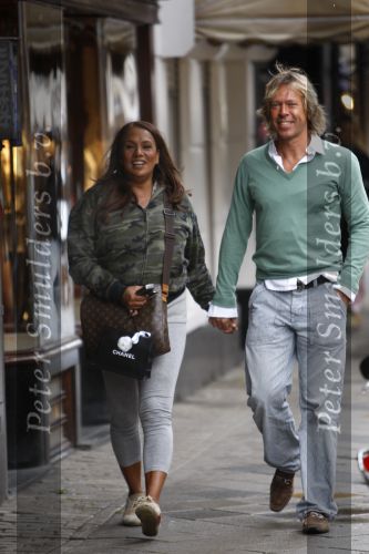 Amsterdam 1 september 2007
Patty Brard met haar verloofde Antoine op de pc hooftstraat in haar smart.