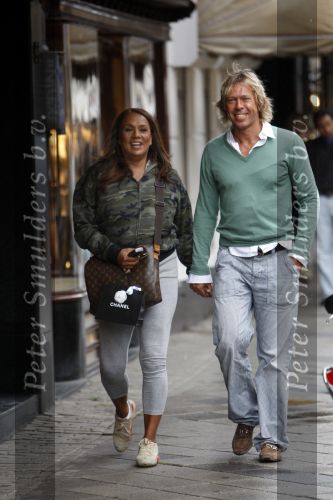 Amsterdam 1 september 2007
Patty Brard met haar verloofde Antoine op de pc hooftstraat in haar smart.
Peter Smulders bv