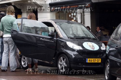 Amsterdam 1 september 2007
Patty Brard met haar verloofde Antoine op de pc hooftstraat in haar smart.