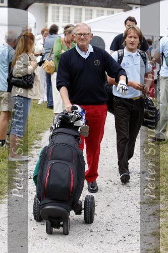 Zandvoort 18 augustus 2007
Pieter v Vollenhoven speelt mee met een charity wedstrijd van de klm open golf een week nadat bij hemin het ziekenhuis stuk huid verwijderd is. Pieter met  Frank Houben jr