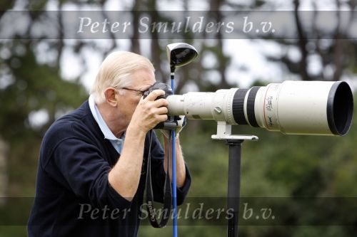 Zandvoort 18 augustus 2007
Pieter v Vollenhoven speelt mee met een charity wedstrijd van de klm open golf een week nadat bij hemin het ziekenhuis stuk huid verwijderd is. Pieter met canon fotocamera en telelens