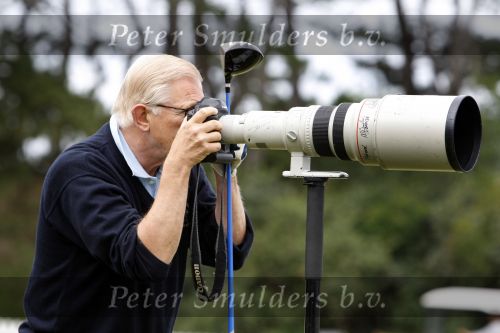 Zandvoort 18 augustus 2007
Pieter v Vollenhoven speelt mee met een charity wedstrijd van de klm open golf een week nadat bij hemin het ziekenhuis stuk huid verwijderd is. Pieter met canon fotocamera en telelens