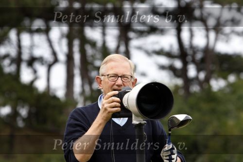 Zandvoort 18 augustus 2007
Pieter v Vollenhoven speelt mee met een charity wedstrijd van de klm open golf een week nadat bij hemin het ziekenhuis stuk huid verwijderd is. Pieter met canon fotocamera en telelens