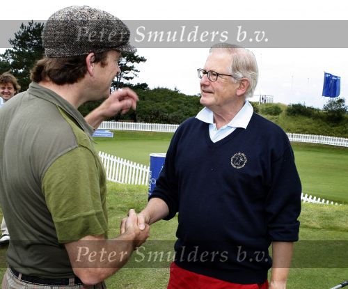 Zandvoort 18 augustus 2007
Pieter v Vollenhoven speelt mee met een charity wedstrijd van de klm open golf een week nadat bij hemin het ziekenhuis stuk huid verwijderd is. Pieter met Beau v Erven Dorens