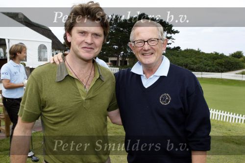 Zandvoort 18 augustus 2007
Pieter v Vollenhoven speelt mee met een charity wedstrijd van de klm open golf een week nadat bij hemin het ziekenhuis stuk huid verwijderd is. Pieter met Beau v Erven Dorens