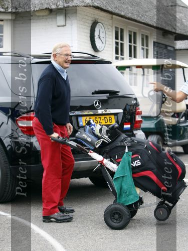 Zandvoort 18 augustus 2007
Pieter v Vollenhoven speelt mee met een charity wedstrijd van de klm open golf een week nadat bij hemin het ziekenhuis stuk huid verwijderd is.