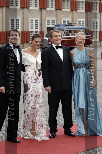 Apeldoorn 1 september 2007
Prins Willem Alexander viert zijn 40e verjaardag op paleis het Loo met Maxima Alexia Ariane en Amalia. Prins Friso met Mabel Wisse Smit en Prins Constantijn en Prinses Laurentien