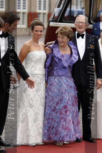 Apeldoorn 1 september 2007
Prins Willem Alexander viert zijn 40e verjaardag op paleis het Loo met Maxima Alexia Ariane en Amalia. Pieter v Vollenhoven en Prinses Margriet