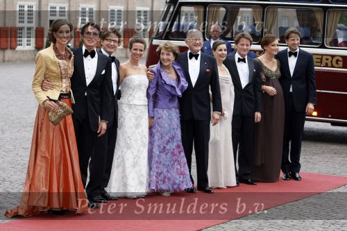 Apeldoorn 1 september 2007
Prins Willem Alexander viert zijn 40e verjaardag op paleis het Loo met Maxima Alexia Ariane en Amalia. Prinses Marilene Prins Maurits Prinses Annette Prins Bernhard jr Prinses Margriet Pieter v Vollenhoven Prinses Anita Prins Pieter Christiaan Prinses Aimee zwanger en Prins Floris