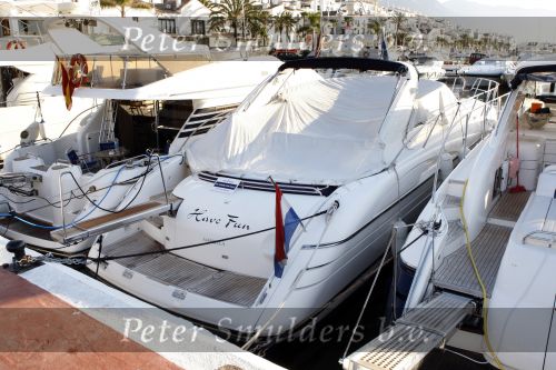 Marbella 13 augustus 2007
Rene Froger met Natasja Maxim en Didier in kever cabrio. Zijn boot ligt te koop in de haven.