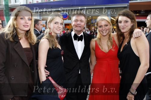 Amsterdam 23 augustus 2007
Premiere  film Matt Damon in Tuschinski. Rene Mioch met dochters en vriendinnen