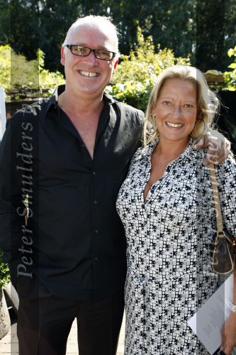 Laren/ Eemnes 29 augustus 2007
Willibrord Frequin en zijn Suzanne trouwen. Ze vertrekken vanaf thuis met koets naar de theetuin. Rene v d Gijp met vrouw