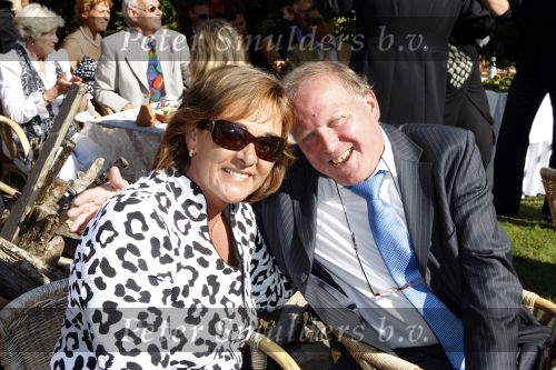 Laren/ Eemnes 29 augustus 2007
Willibrord Frequin en zijn Suzanne trouwen. Ze vertrekken vanaf thuis met koets naar de theetuin. Rene v d Kerkhof met vriendin